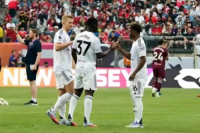 皇马险胜曼联，孙兴慜补时绝平世界杯