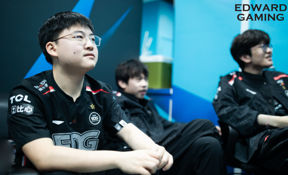 DRX碾压TES，Uzi团战一打五淘汰赛3:1（釜山）